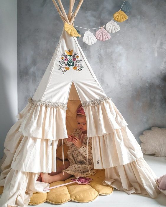 Moi Mili, tipitält med volanger Folk