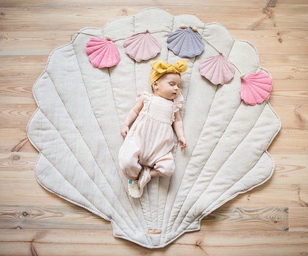 Moi Mili, linne lekmatta snäcka, sand