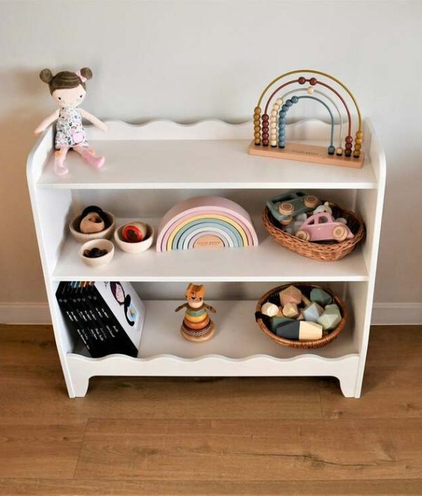 Vit bokhylla till barnrummet