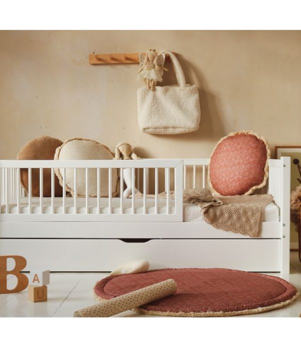 Barnsäng Asta med stödbräda och förvaringslåda