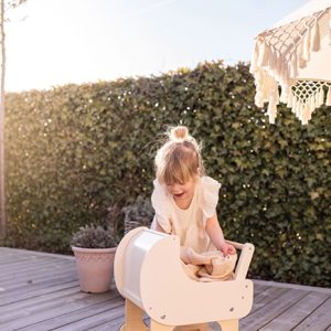 JaBaDaBaDo, dockvagn i trä, vit